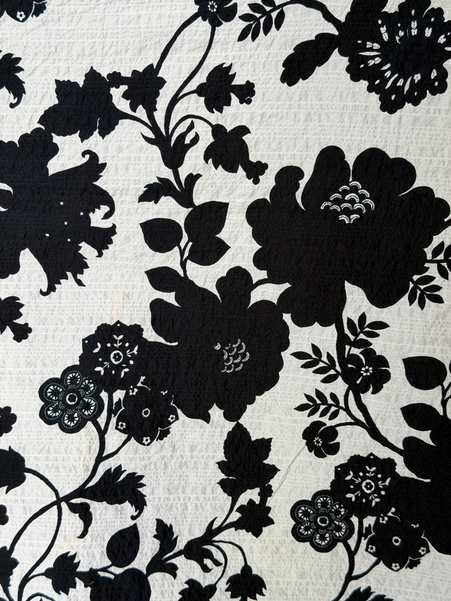 Black & White Floral Seersucker Cotton Fabric by the Yard – 60" Wide – Bold Botanical Silhouette Print – Dresses, Tops, Quilting